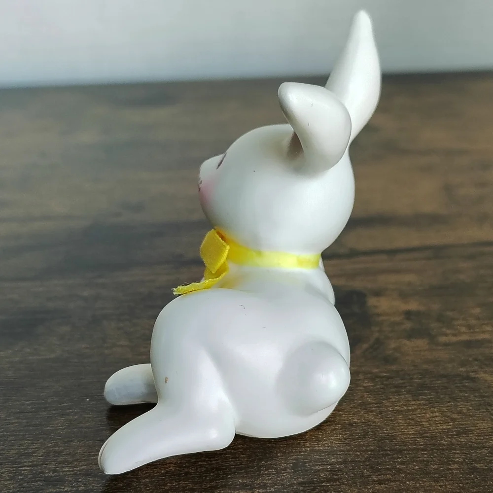 Takahashi Japan Bunny Rabbit Sitting Relaxing Bow Porcelain Pink Cheeks Freckles